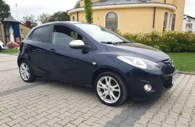 MAZDA 2 