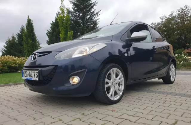 MAZDA 2 