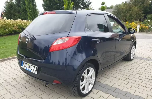 MAZDA 2 