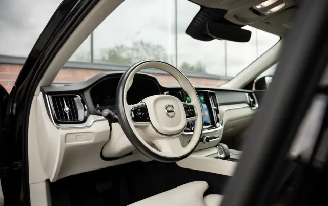 VOLVO V60 B3 B Geartronic Inscription