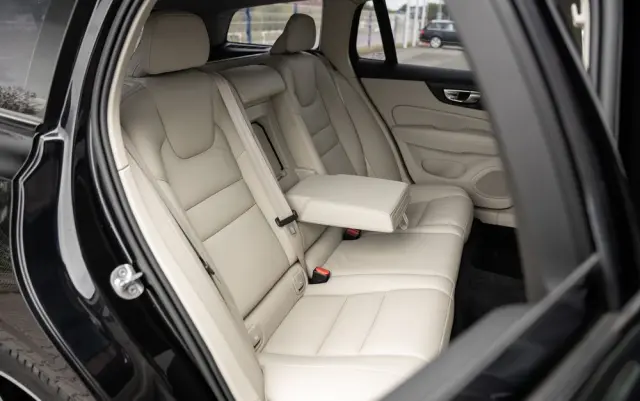 VOLVO V60 B3 B Geartronic Inscription