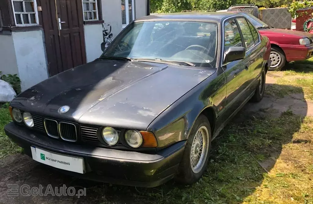 BMW Seria 5 520i 24V (150 KM)