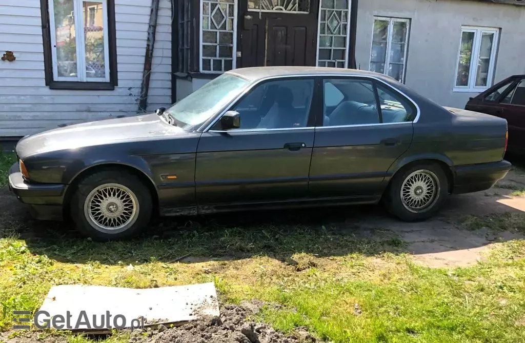BMW Seria 5 520i 24V (150 KM)