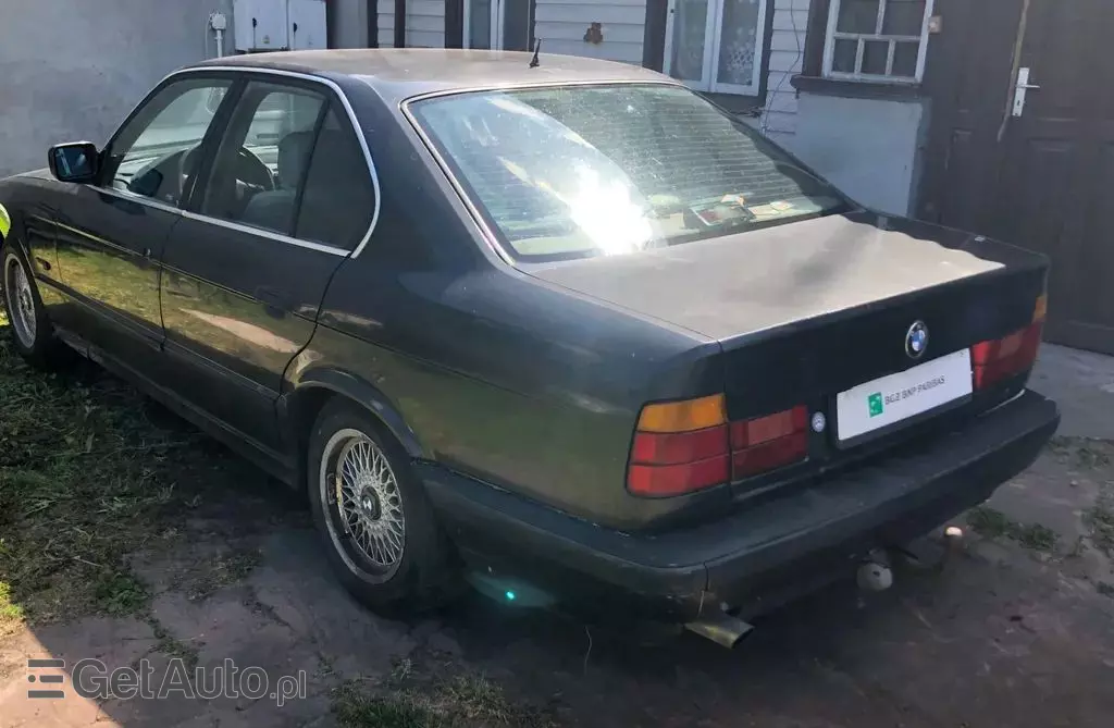 BMW Seria 5 520i 24V (150 KM)