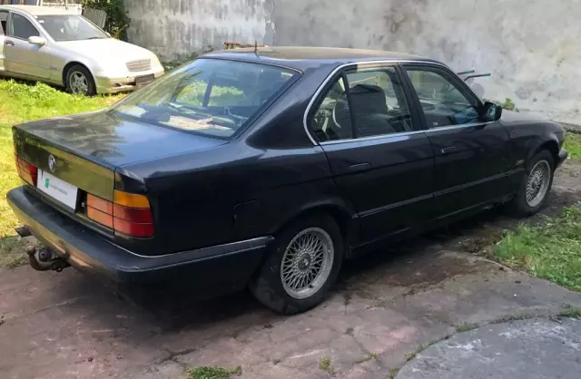 BMW Seria 5 520i 24V (150 KM)