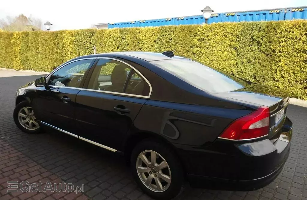 VOLVO S80 