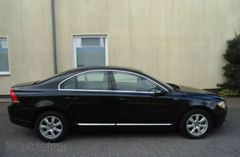 VOLVO S80 