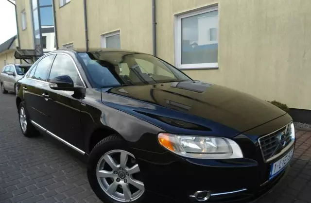 VOLVO S80 