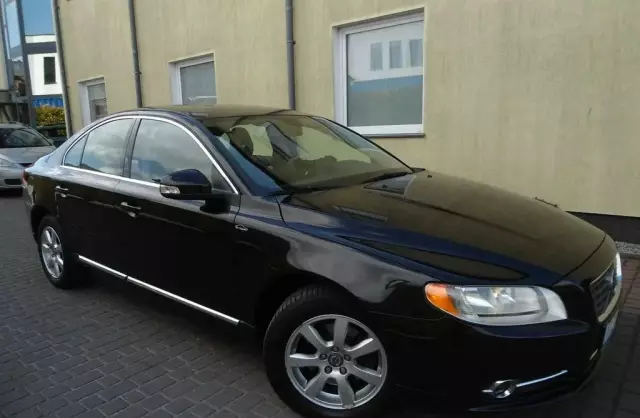 VOLVO S80 
