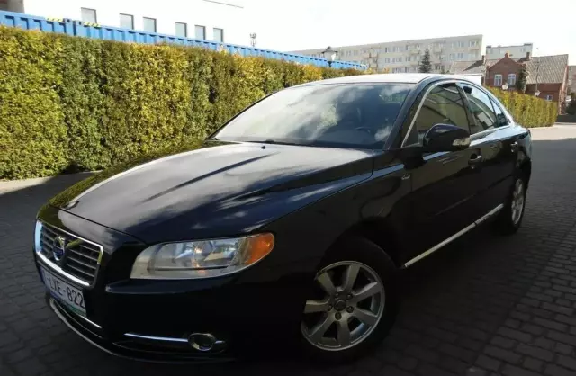 VOLVO S80 