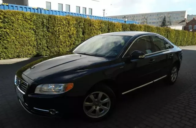 VOLVO S80 