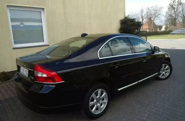 VOLVO S80 