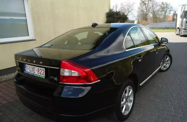VOLVO S80 
