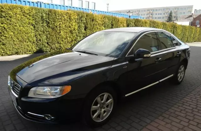 VOLVO S80 