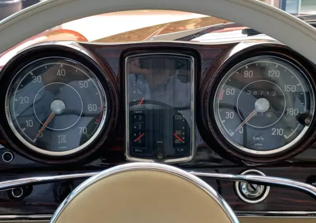 MERCEDES-BENZ 220 SE W 111 