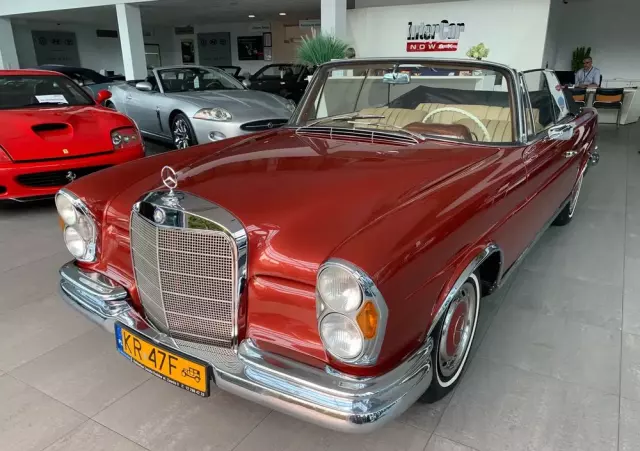 MERCEDES-BENZ 220 SE W 111 