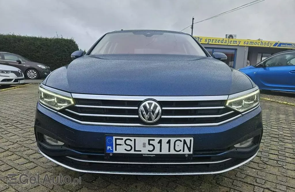 VOLKSWAGEN Passat 