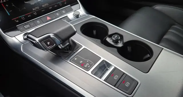 AUDI A6 Avant 55 TFSI e quattro S tronic S line