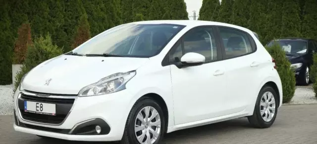 PEUGEOT 208 