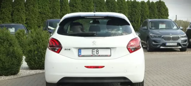 PEUGEOT 208 
