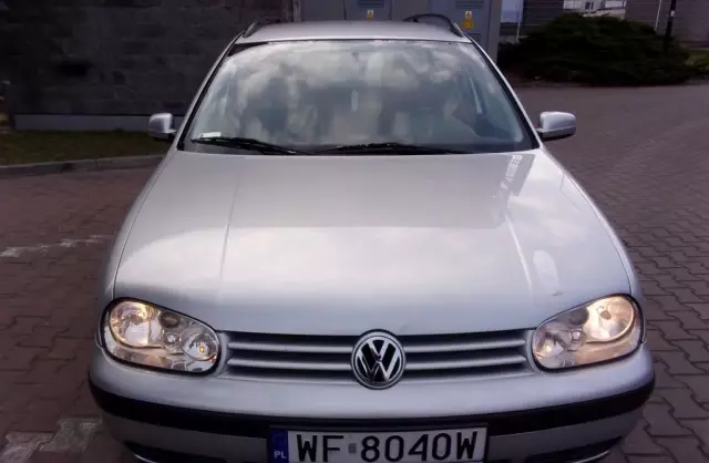 VOLKSWAGEN Golf 