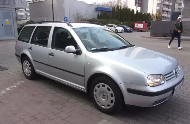 VOLKSWAGEN Golf 