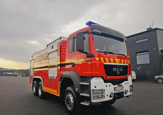 MAN TGS 26.440 6x6 9500 l woda + 950 piana Stolarczyk straż pożarna 