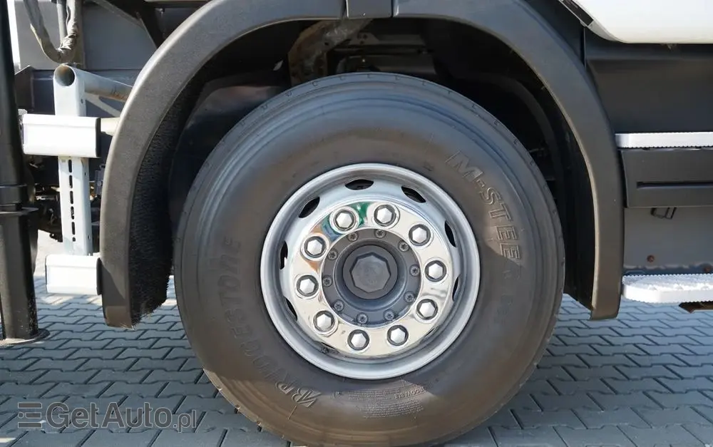 SCANIA P 280 / SIŁOWNIK DO WYWROTU / + HDS HMF 635 / UDŹWIG 1 500 KG / MAX WYSÓW 7 M / STEROWANIE RADIOWE / EURO 6 