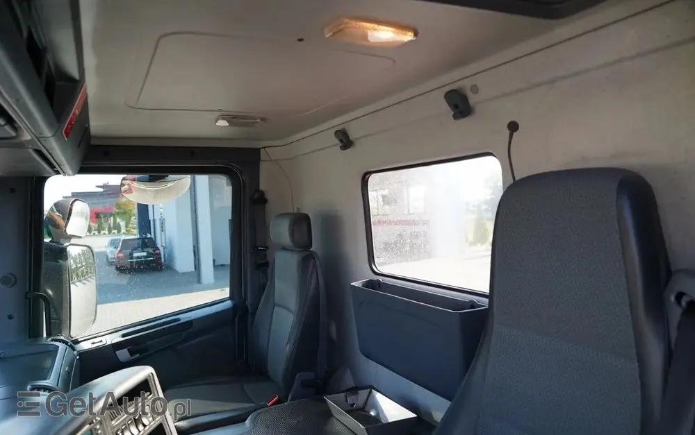 SCANIA P 280 / SIŁOWNIK DO WYWROTU / + HDS HMF 635 / UDŹWIG 1 500 KG / MAX WYSÓW 7 M / STEROWANIE RADIOWE / EURO 6 