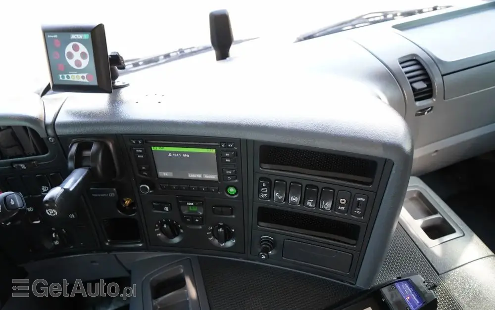 SCANIA P 280 / SIŁOWNIK DO WYWROTU / + HDS HMF 635 / UDŹWIG 1 500 KG / MAX WYSÓW 7 M / STEROWANIE RADIOWE / EURO 6 