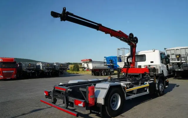 SCANIA P 280 / SIŁOWNIK DO WYWROTU / + HDS HMF 635 / UDŹWIG 1 500 KG / MAX WYSÓW 7 M / STEROWANIE RADIOWE / EURO 6 