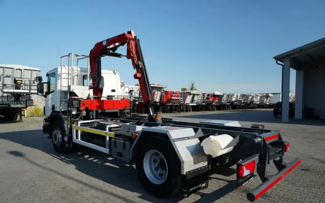 SCANIA P 280 / SIŁOWNIK DO WYWROTU / + HDS HMF 635 / UDŹWIG 1 500 KG / MAX WYSÓW 7 M / STEROWANIE RADIOWE / EURO 6 