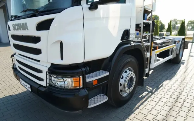 SCANIA P 280 / SIŁOWNIK DO WYWROTU / + HDS HMF 635 / UDŹWIG 1 500 KG / MAX WYSÓW 7 M / STEROWANIE RADIOWE / EURO 6 