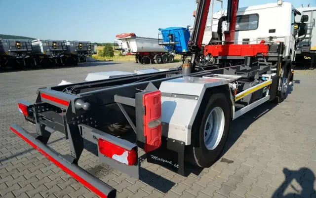 SCANIA P 280 / SIŁOWNIK DO WYWROTU / + HDS HMF 635 / UDŹWIG 1 500 KG / MAX WYSÓW 7 M / STEROWANIE RADIOWE / EURO 6 