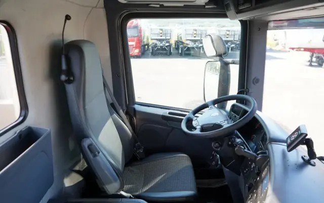 SCANIA P 280 / SIŁOWNIK DO WYWROTU / + HDS HMF 635 / UDŹWIG 1 500 KG / MAX WYSÓW 7 M / STEROWANIE RADIOWE / EURO 6 