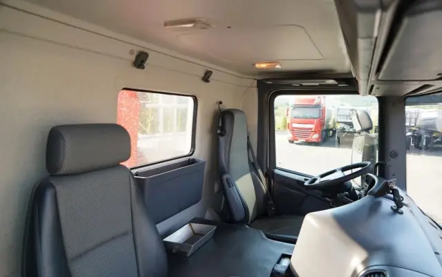 SCANIA P 280 / SIŁOWNIK DO WYWROTU / + HDS HMF 635 / UDŹWIG 1 500 KG / MAX WYSÓW 7 M / STEROWANIE RADIOWE / EURO 6 