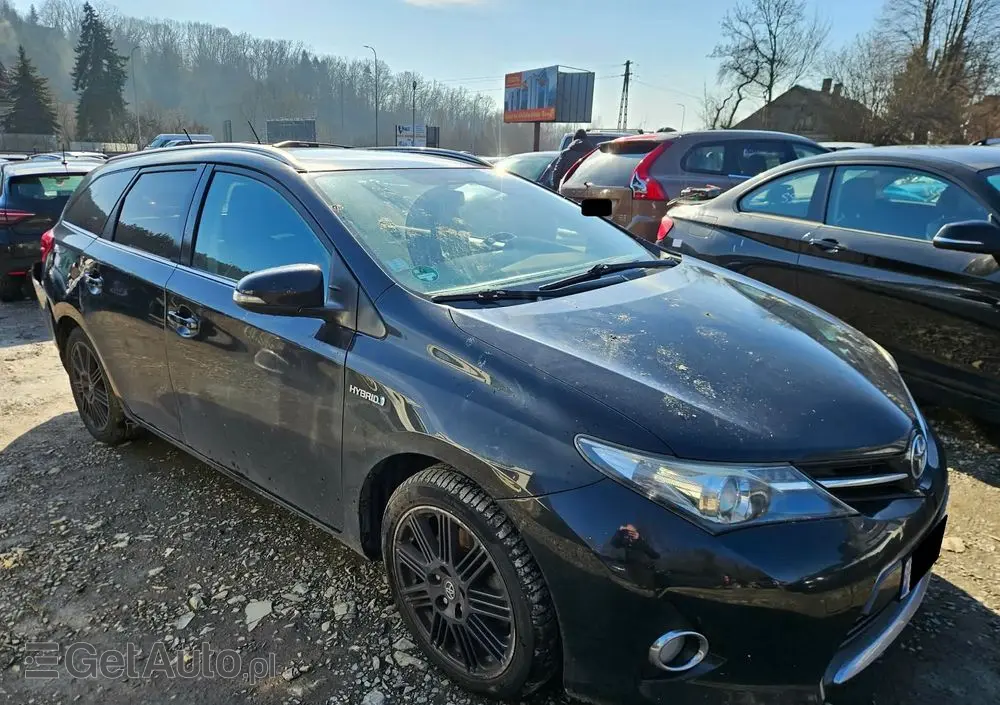TOYOTA Auris 1.8 HSD Luna