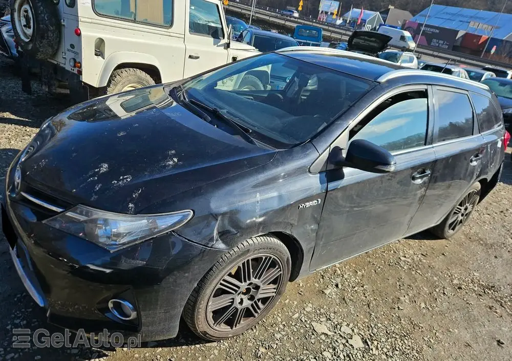 TOYOTA Auris 1.8 HSD Luna