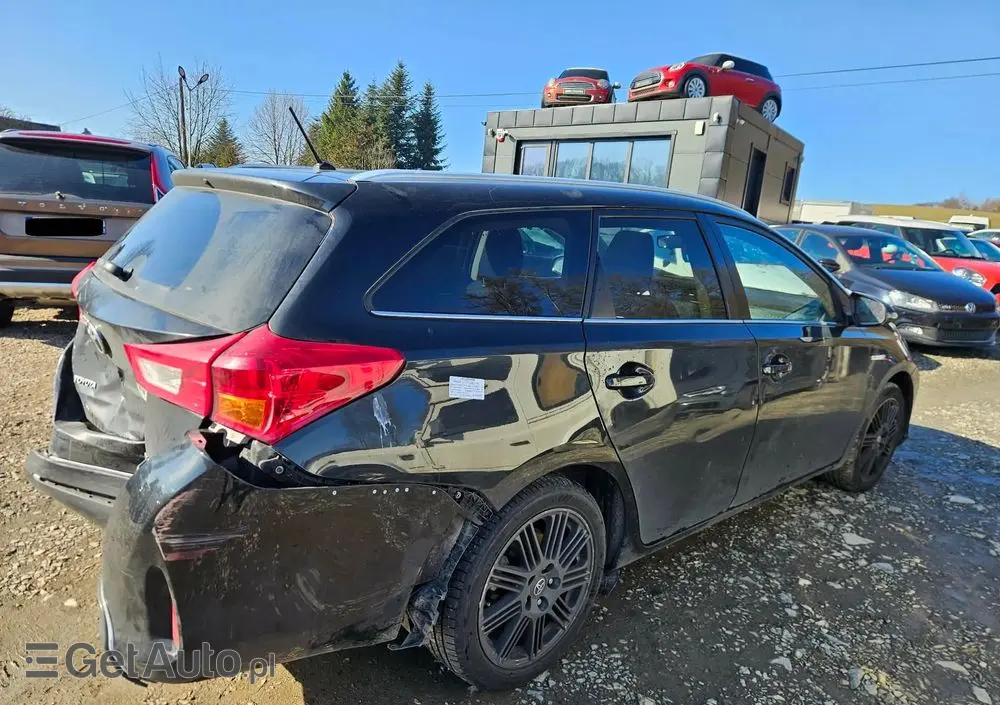 TOYOTA Auris 1.8 HSD Luna