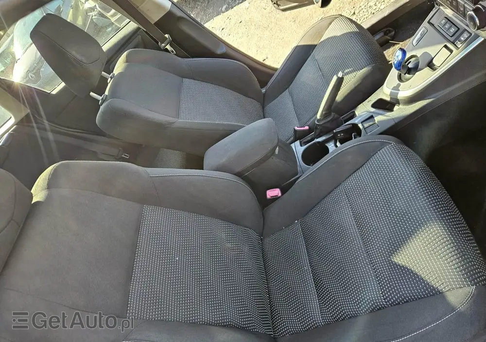TOYOTA Auris 1.8 HSD Luna
