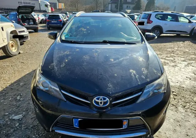 TOYOTA Auris 1.8 HSD Luna
