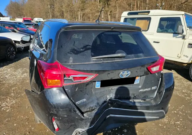 TOYOTA Auris 1.8 HSD Luna