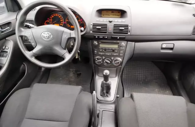 TOYOTA Avensis 2.0 D-4D (116 KM)