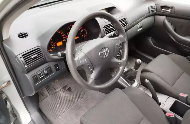 TOYOTA Avensis 2.0 D-4D (116 KM)