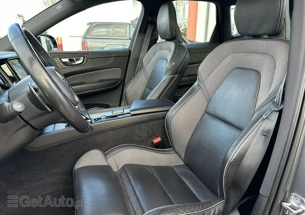 VOLVO XC 60 D4 R-Design
