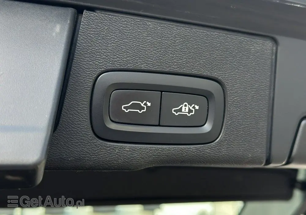 VOLVO XC 60 D4 R-Design