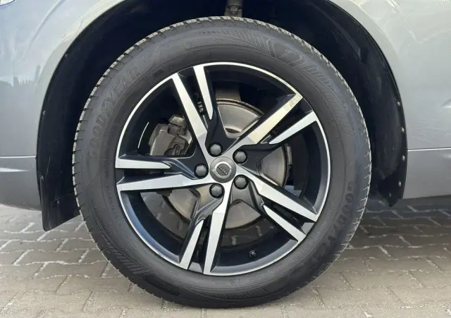 VOLVO XC 60 D4 R-Design
