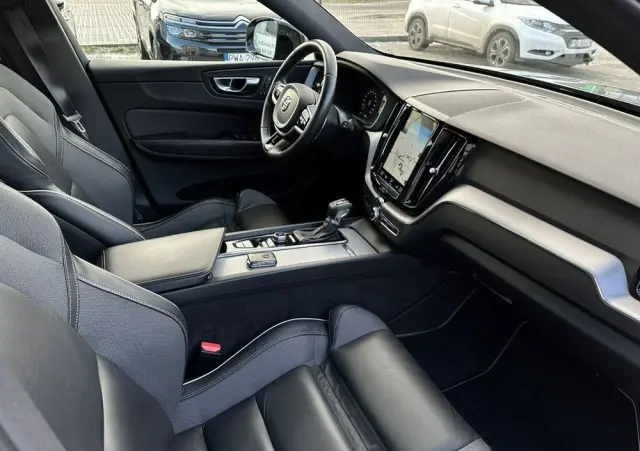 VOLVO XC 60 D4 R-Design