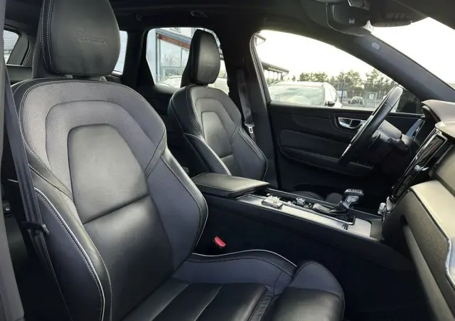 VOLVO XC 60 D4 R-Design