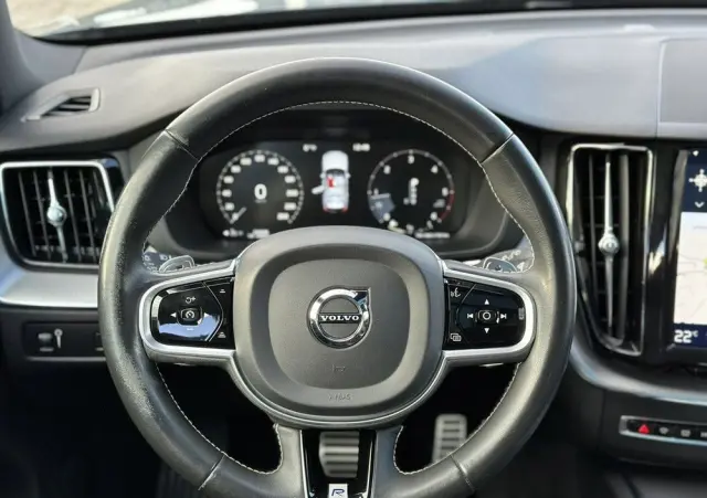 VOLVO XC 60 D4 R-Design